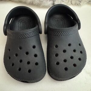 Toddler black crocs sz5